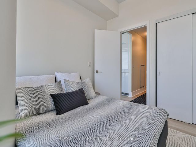 1403 - 32 Davenport Rd
