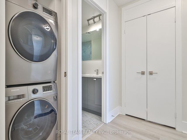 1403 - 32 Davenport Rd