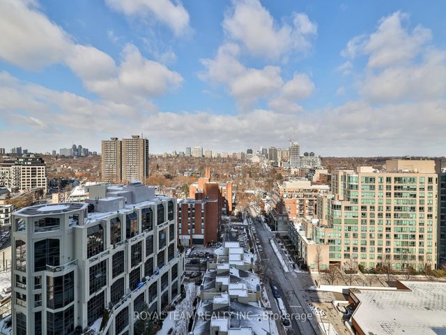 1403 - 32 Davenport Rd