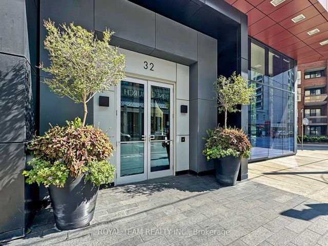 1403 - 32 Davenport Rd