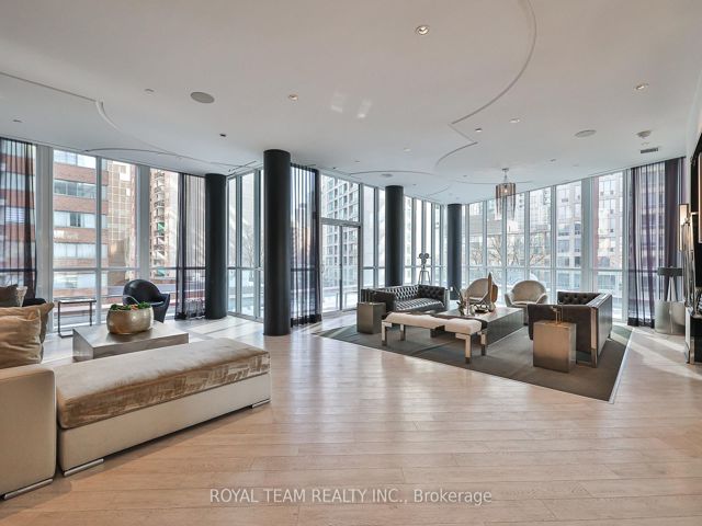 1403 - 32 Davenport Rd