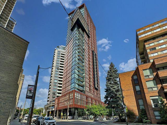 1403 - 32 Davenport Rd