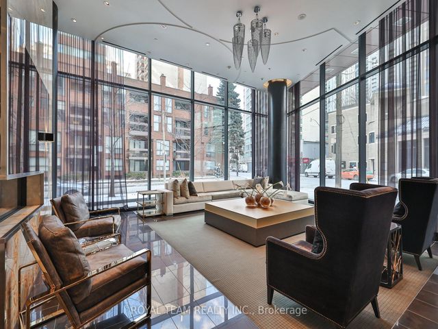 1403 - 32 Davenport Rd