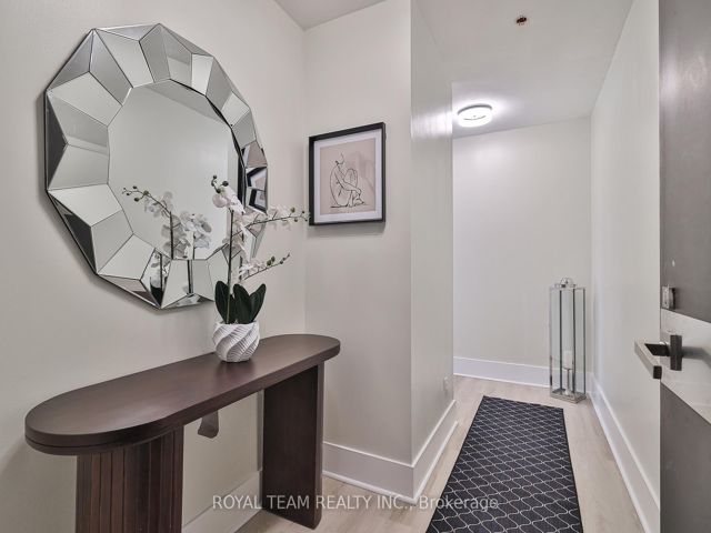 1403 - 32 Davenport Rd