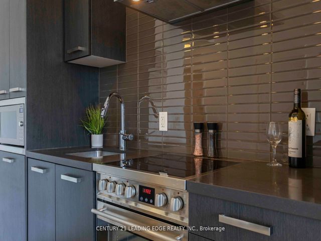S810 - 120 Bayview Ave