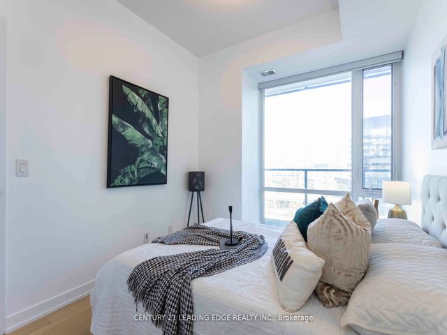 S810 - 120 Bayview Ave