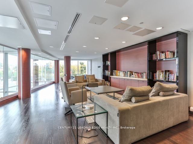 S810 - 120 Bayview Ave