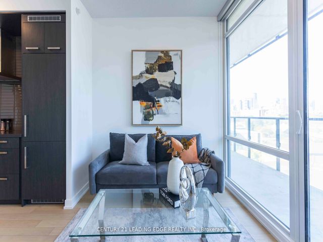S810 - 120 Bayview Ave