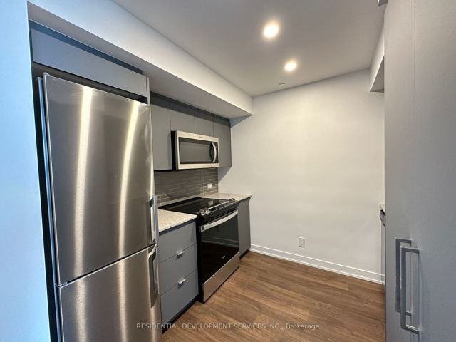 915 - 30 Tretti Way