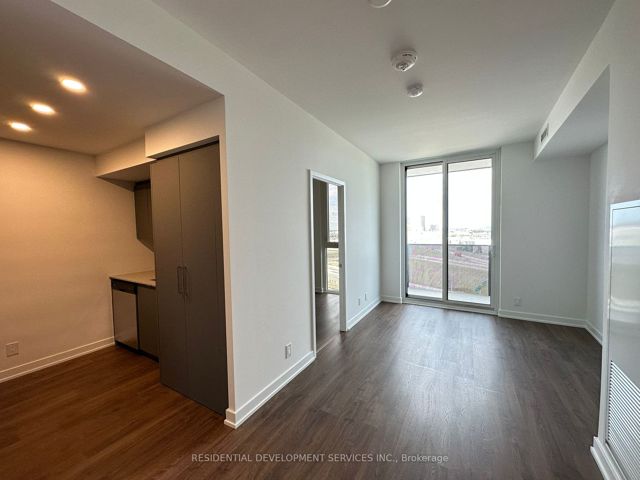 915 - 30 Tretti Way