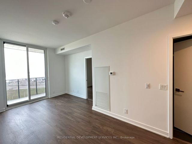 915 - 30 Tretti Way