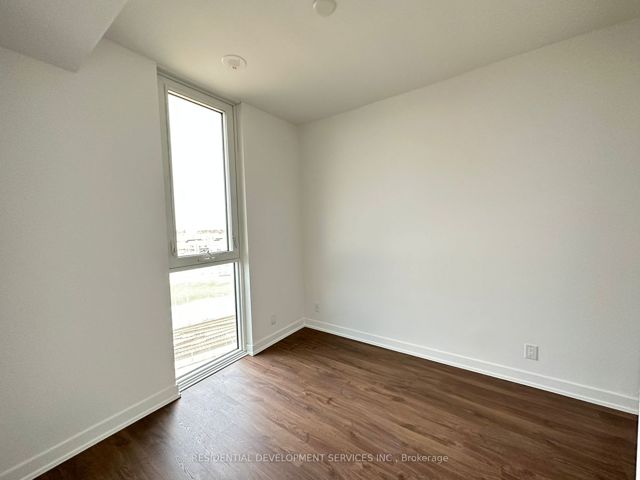 915 - 30 Tretti Way