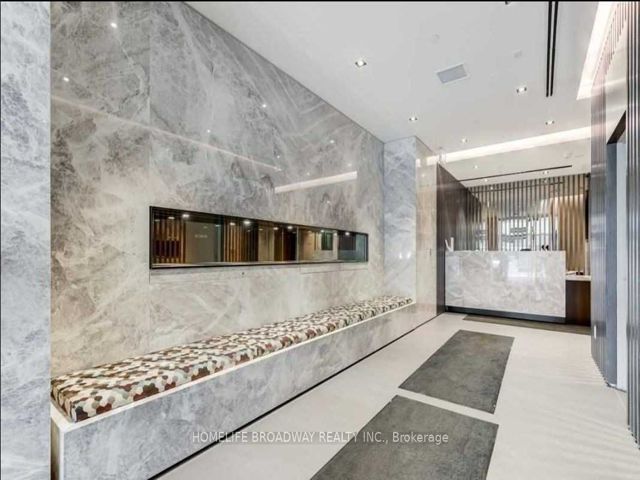 609 - 215 Queen St W
