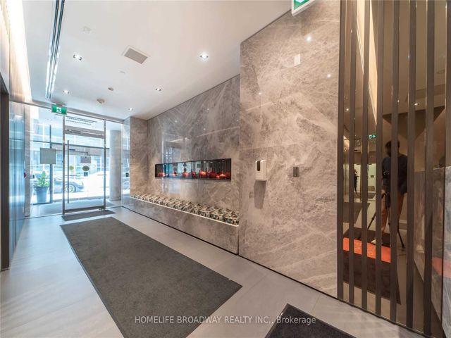 609 - 215 Queen St W