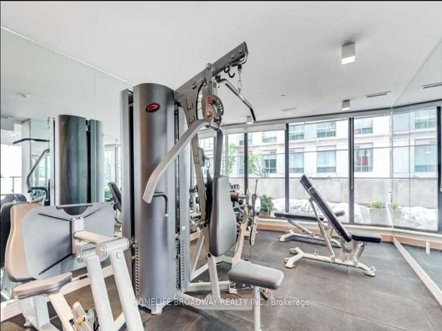 609 - 215 Queen St W