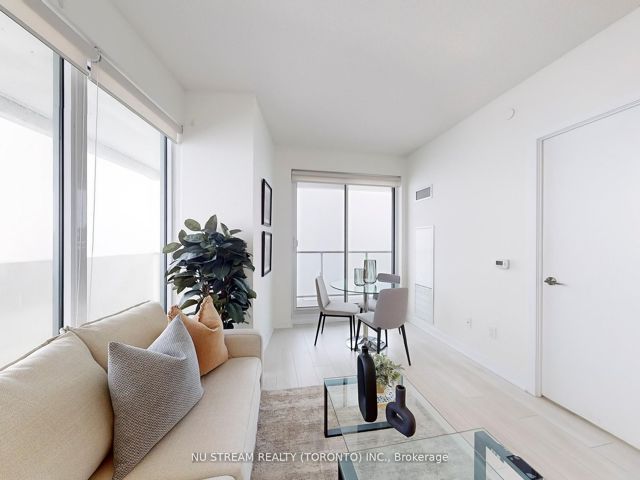 5109 - 2221 Yonge St