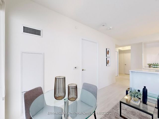 5109 - 2221 Yonge St