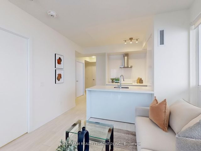 5109 - 2221 Yonge St