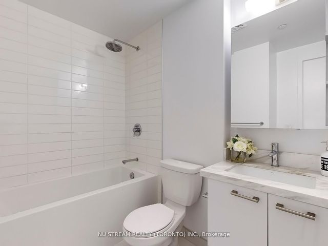 5109 - 2221 Yonge St
