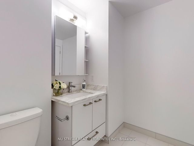 5109 - 2221 Yonge St