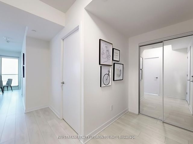 5109 - 2221 Yonge St