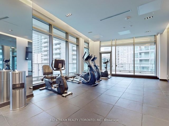 5109 - 2221 Yonge St