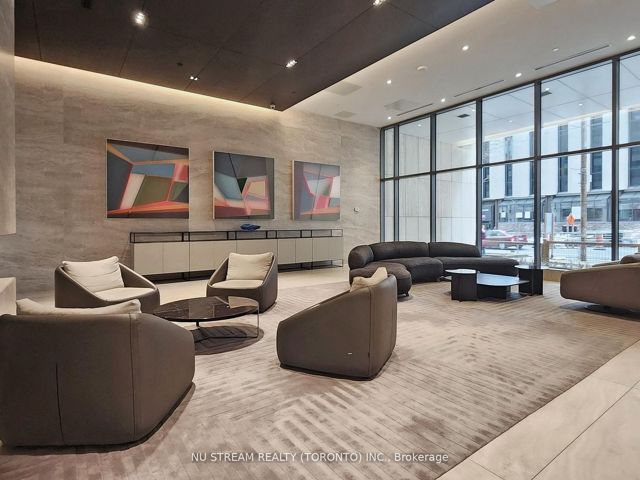 5109 - 2221 Yonge St
