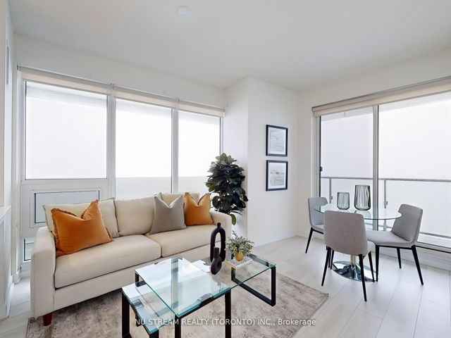 5109 - 2221 Yonge St