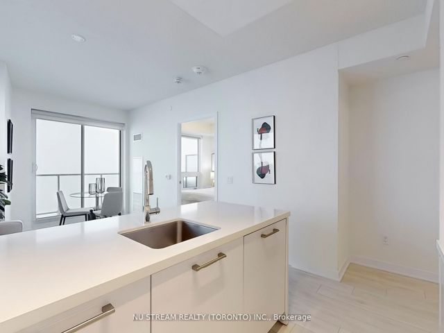 5109 - 2221 Yonge St