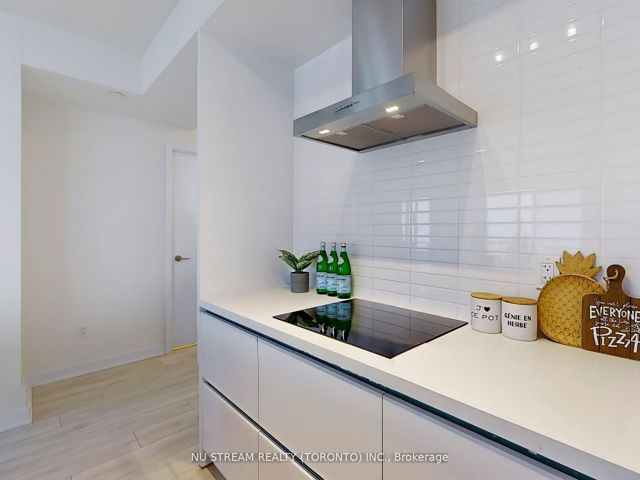 5109 - 2221 Yonge St