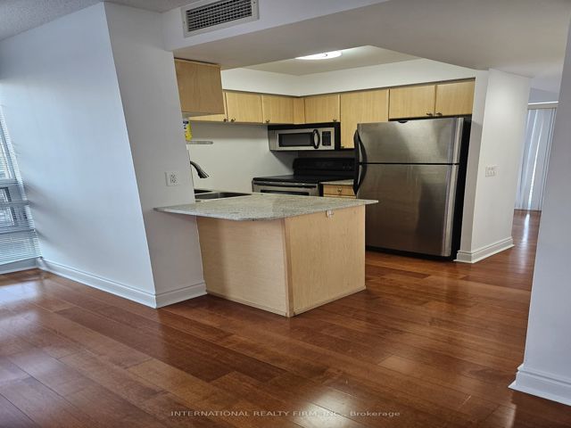 3711 - 763 Bay St