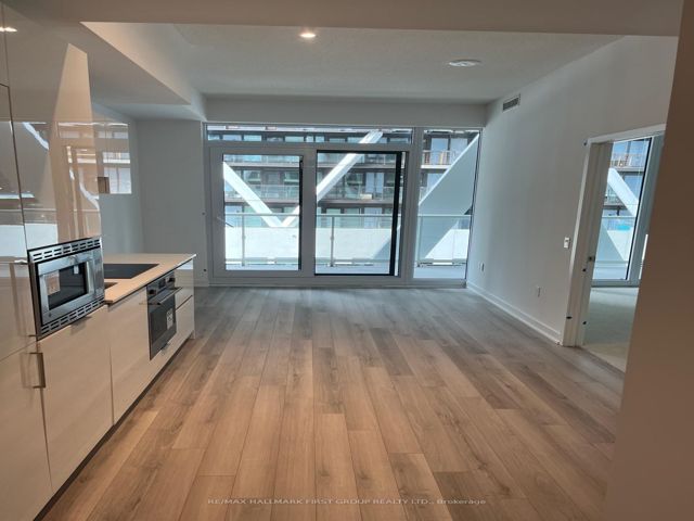 1235 - 230 Simcoe St