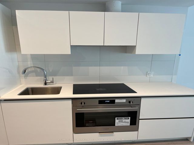 1235 - 230 Simcoe St