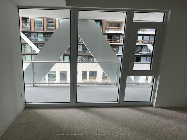 1235 - 230 Simcoe St
