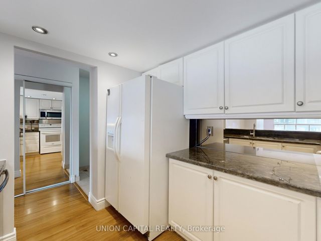 1008 - 28 Hollywood Ave