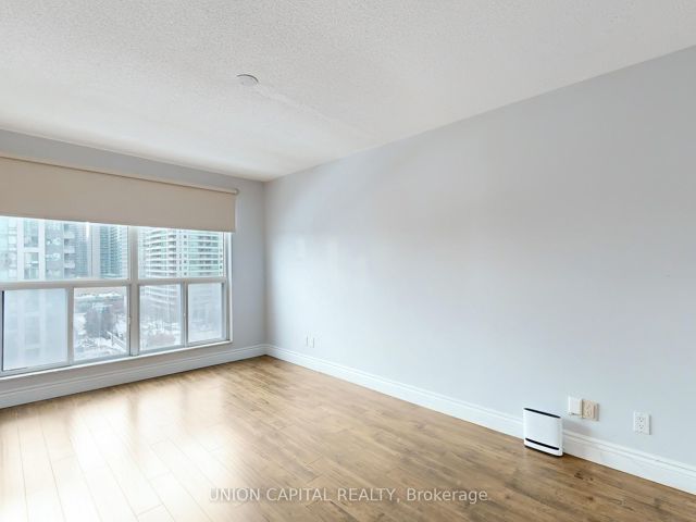 1008 - 28 Hollywood Ave