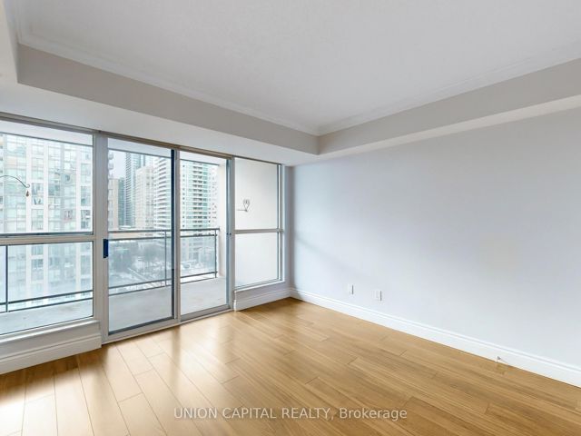 1008 - 28 Hollywood Ave