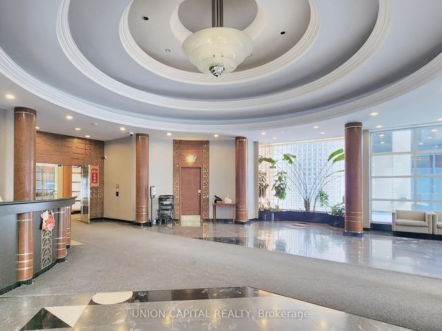 1008 - 28 Hollywood Ave