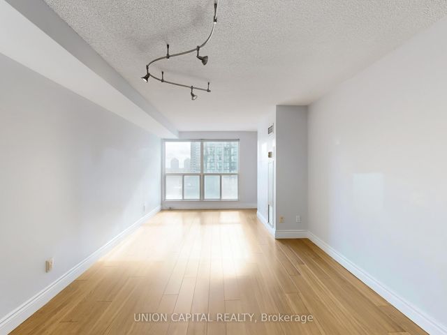 1008 - 28 Hollywood Ave