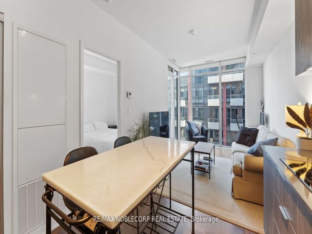 919 - 576 Front St