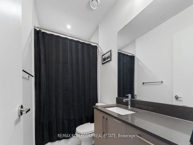 919 - 576 Front St