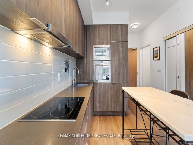 919 - 576 Front St