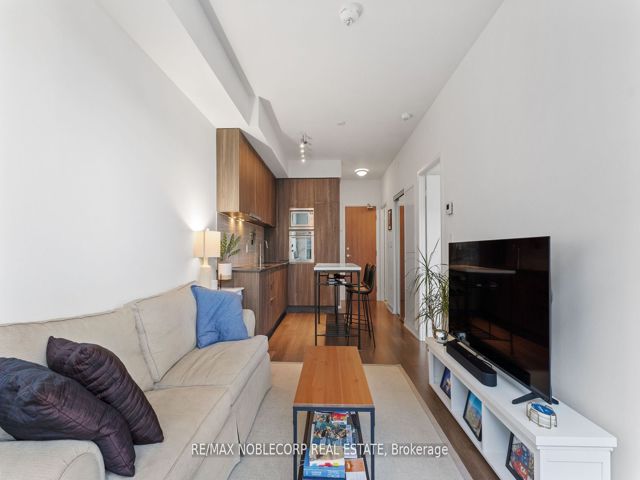 919 - 576 Front St