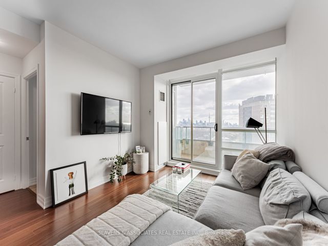 1607 - 500 St Clair Ave W