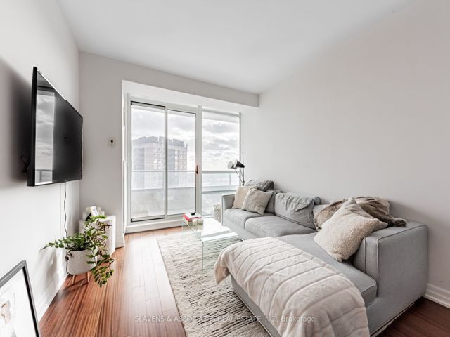 1607 - 500 St Clair Ave W