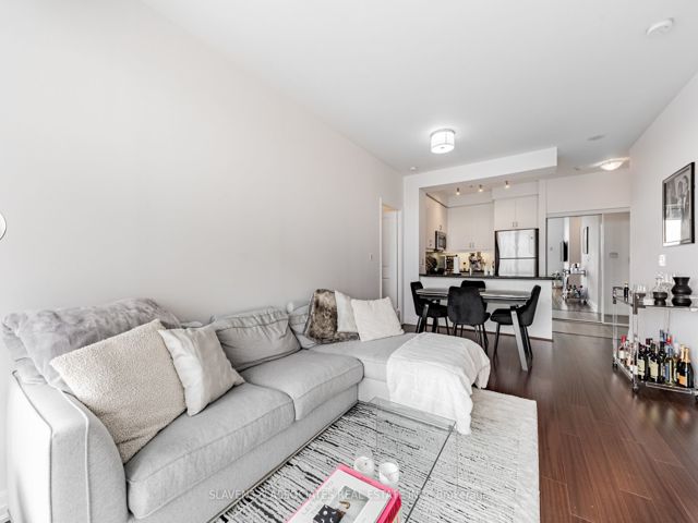 1607 - 500 St Clair Ave W