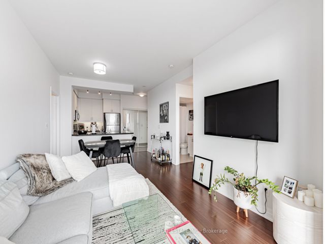 1607 - 500 St Clair Ave W