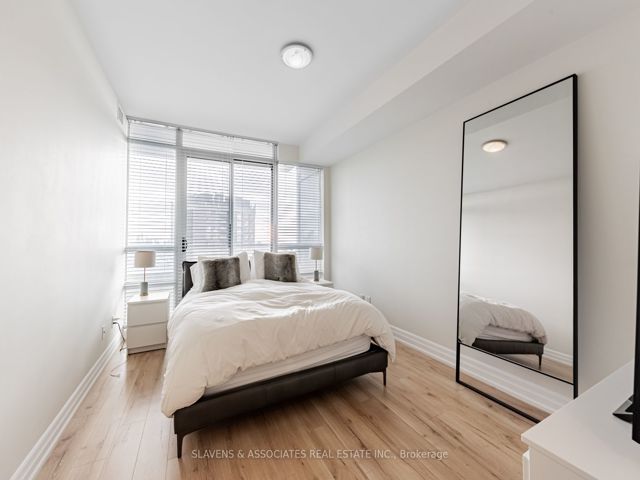 1607 - 500 St Clair Ave W