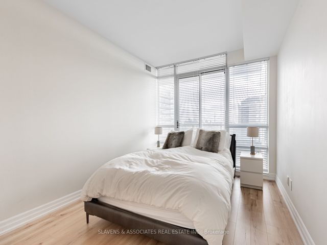 1607 - 500 St Clair Ave W