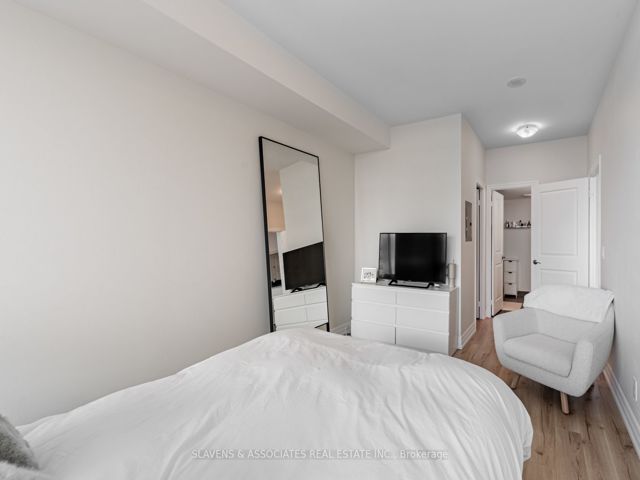 1607 - 500 St Clair Ave W